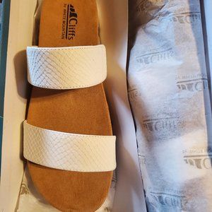 Cliffs by White Mountain Brand New with Box